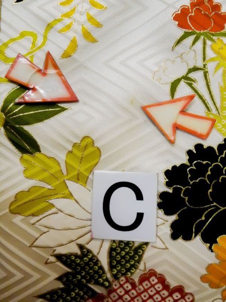 画像21: L0728A  振袖 女性用着物  シルク(正絹)   オフ ホワイト, ぼたん 【中古】 【USED】 【リサイクル】 ★★☆☆☆ (21)