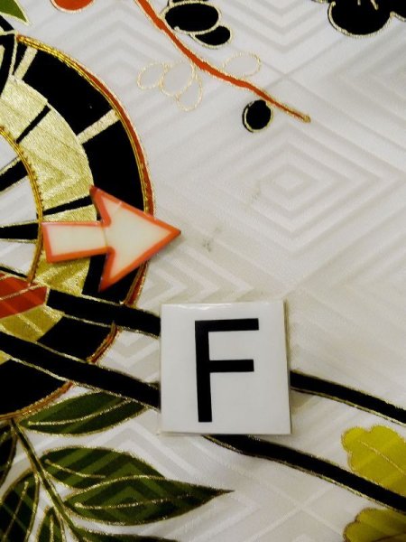 画像24: L0728A  振袖 女性用着物  シルク(正絹)   オフ ホワイト, ぼたん 【中古】 【USED】 【リサイクル】 ★★☆☆☆ (24)