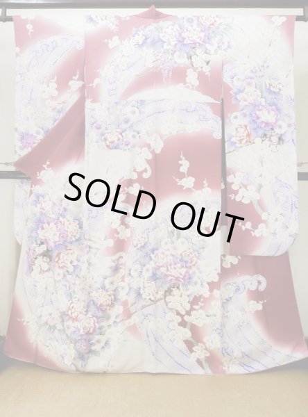 画像2: L0728B  振袖 女性用着物 花車柄 シルク(正絹)  淡い 赤色, ぼたん 【中古】 【USED】 【リサイクル】 ★★★☆☆ (2)