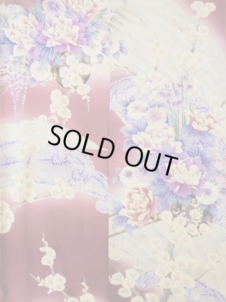 画像5: L0728B  振袖 女性用着物 花車柄 シルク(正絹)  淡い 赤色, ぼたん 【中古】 【USED】 【リサイクル】 ★★★☆☆ (5)