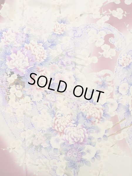 画像7: L0728B  振袖 女性用着物 花車柄 シルク(正絹)  淡い 赤色, ぼたん 【中古】 【USED】 【リサイクル】 ★★★☆☆ (7)