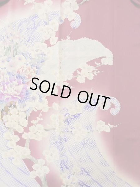 画像8: L0728B  振袖 女性用着物 花車柄 シルク(正絹)  淡い 赤色, ぼたん 【中古】 【USED】 【リサイクル】 ★★★☆☆ (8)