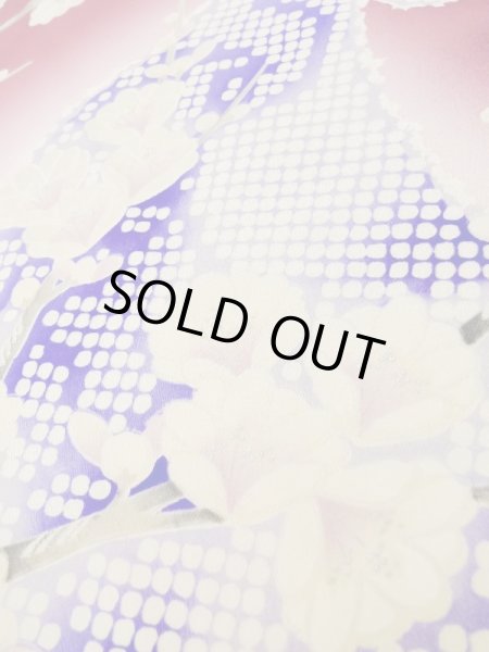 画像15: L0728B  振袖 女性用着物 花車柄 シルク(正絹)  淡い 赤色, ぼたん 【中古】 【USED】 【リサイクル】 ★★★☆☆ (15)