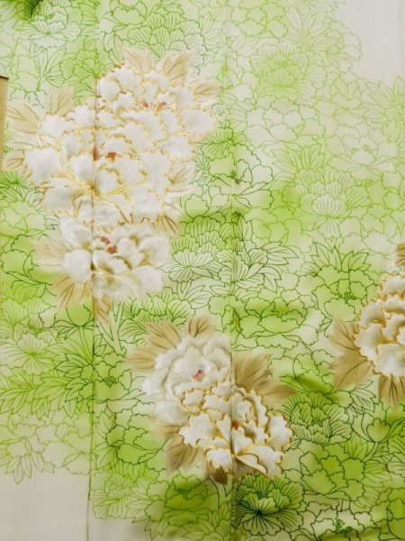 画像7: L0728C  振袖 女性用着物  シルク（正絹）  薄い 黄緑色, ぼたん 【中古】 【USED】 【リサイクル】 ★★★☆☆ (7)