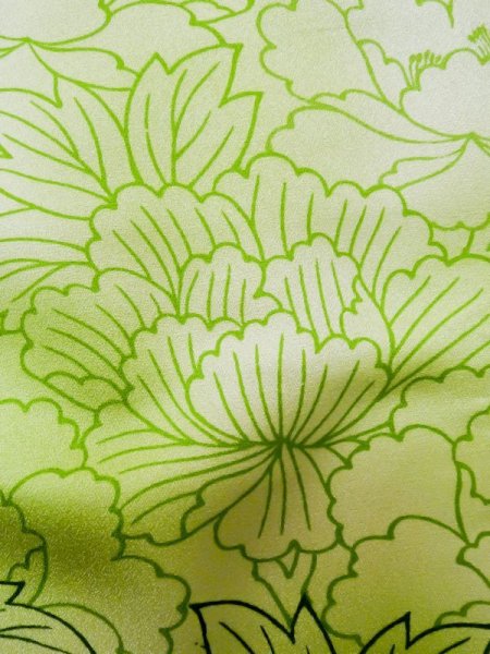 画像12: L0728C  振袖 女性用着物  シルク（正絹）  薄い 黄緑色, ぼたん 【中古】 【USED】 【リサイクル】 ★★★☆☆ (12)