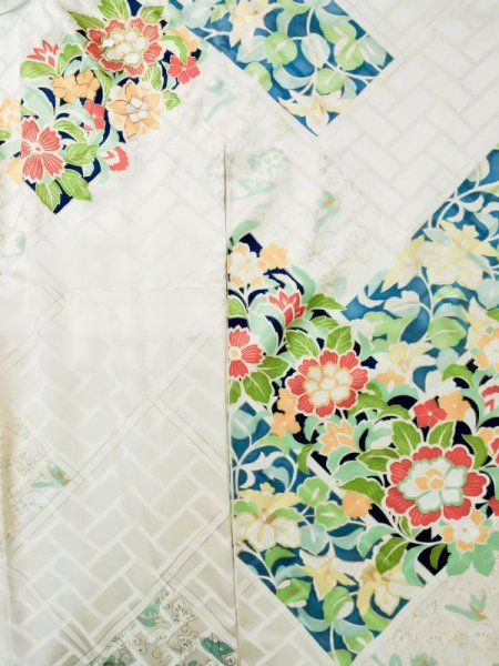 画像5: L0728E  振袖 女性用着物  シルク(正絹)   オフ ホワイト, 花 【中古】 【USED】 【リサイクル】 ★★☆☆☆ (5)