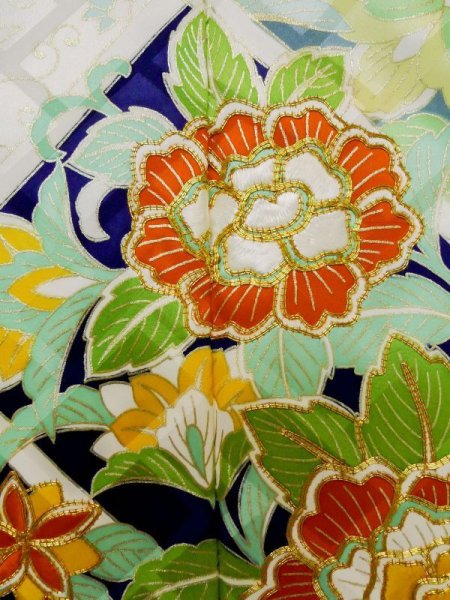 画像10: L0728E  振袖 女性用着物  シルク(正絹)   オフ ホワイト, 花 【中古】 【USED】 【リサイクル】 ★★☆☆☆ (10)