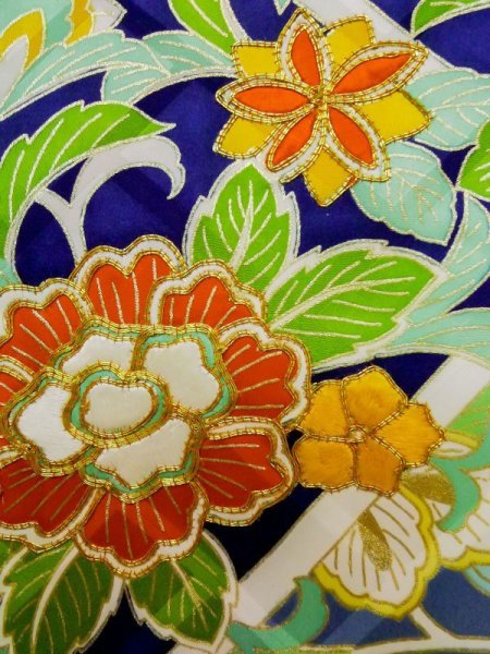 画像11: L0728E  振袖 女性用着物  シルク(正絹)   オフ ホワイト, 花 【中古】 【USED】 【リサイクル】 ★★☆☆☆ (11)