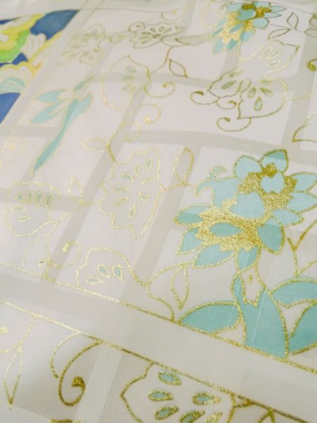 画像17: L0728E  振袖 女性用着物  シルク(正絹)   オフ ホワイト, 花 【中古】 【USED】 【リサイクル】 ★★☆☆☆ (17)