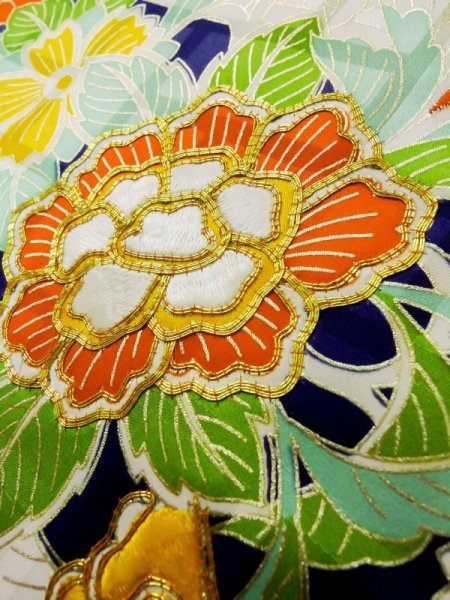 画像18: L0728E  振袖 女性用着物  シルク(正絹)   オフ ホワイト, 花 【中古】 【USED】 【リサイクル】 ★★☆☆☆ (18)