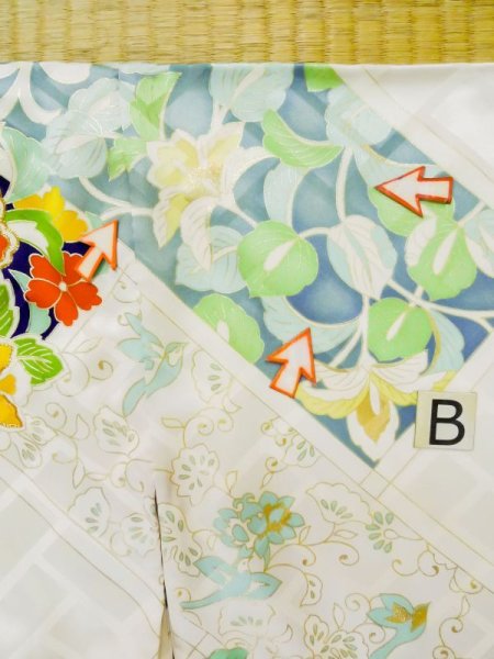 画像25: L0728E  振袖 女性用着物  シルク(正絹)   オフ ホワイト, 花 【中古】 【USED】 【リサイクル】 ★★☆☆☆ (25)