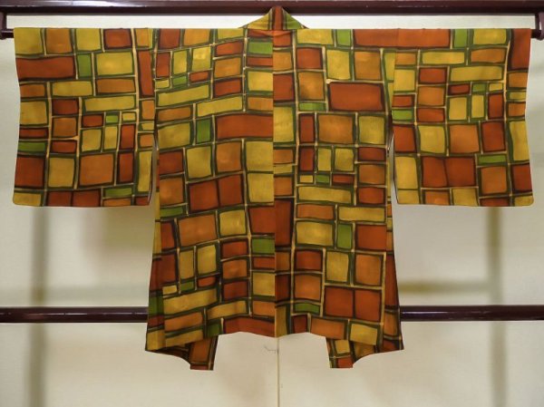 画像2: L0803I  羽織 女性用着物  シルク(正絹) 淡い 灰色がかった 赤色, 四角 灰色がかった【中古】 【USED】 【リサイクル】 ★★★☆☆ (2)