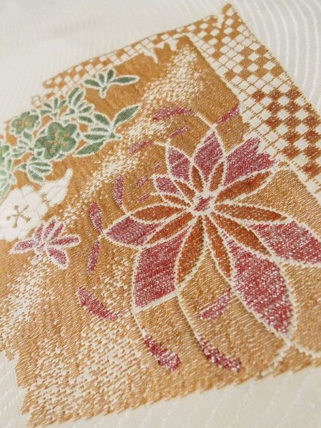 画像10: L0803Q  羽織 女性用着物  シルク(正絹)   白, 花 【中古】 【USED】 【リサイクル】 ★★☆☆☆ (10)