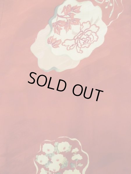 画像3: L0803R  羽織 女性用着物 地紋:矢羽根 シルク(正絹)   赤色, 花 【中古】 【USED】 【リサイクル】 ★★☆☆☆ (3)