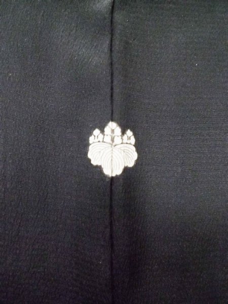 画像3: L0804A  羽織 女性用着物  化繊   黒,  【中古】 【USED】 【リサイクル】 ★★☆☆☆ (3)