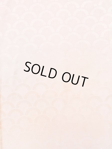 画像4: L0826M  色無地 女性用着物  シルク(正絹) 光沢のある 淡い 珊瑚色,  【中古】 【USED】 【リサイクル】 ★★★☆☆ (4)