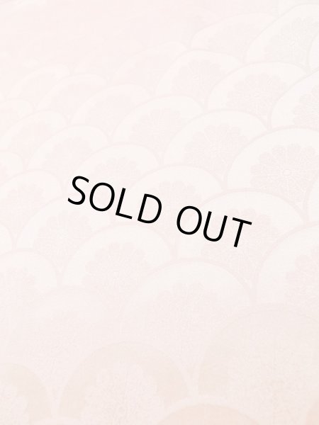 画像8: L0826M  色無地 女性用着物  シルク(正絹) 光沢のある 淡い 珊瑚色,  【中古】 【USED】 【リサイクル】 ★★★☆☆ (8)