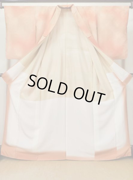 画像2: L0826N  色無地 女性用着物  シルク(正絹) 淡い 薄い ベージュ, ぼかし 淡い【中古】 【USED】 【リサイクル】 ★★★☆☆ (2)