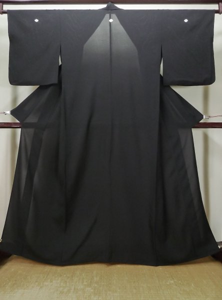 画像1: L0827B  喪服 女性用着物  シルク（正絹）   黒,  【中古】 【USED】 【リサイクル】 ★★☆☆☆ (1)