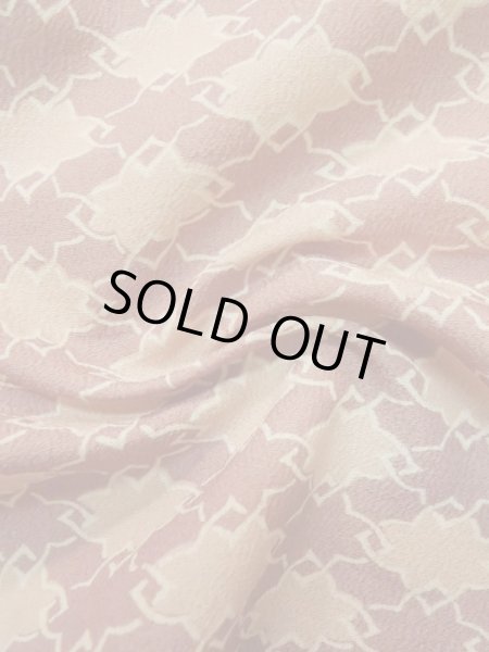 画像9: L0907C  羽織 女性用着物  化繊 淡い 薄い えんじ, 抽象的模様 【中古】 【USED】 【リサイクル】 ★☆☆☆☆ (9)