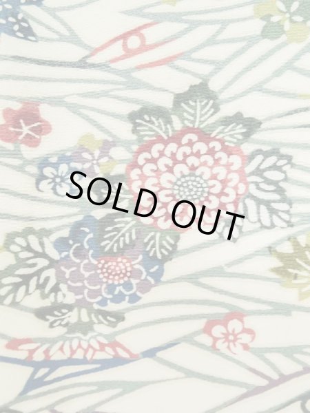 画像5: L0907K  羽織 女性用着物  シルク(正絹)   トープ, 花 【中古】 【USED】 【リサイクル】 ★★☆☆☆ (5)