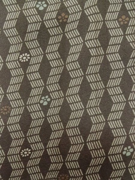 画像5: L0907L  羽織 女性用着物  シルク(正絹) 淡い 灰色がかった 茶色, 花 【中古】 【USED】 【リサイクル】 ★★☆☆☆ (5)