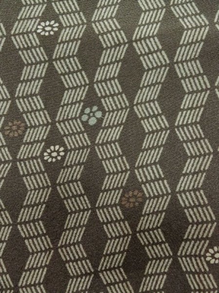 画像7: L0907L  羽織 女性用着物  シルク(正絹) 淡い 灰色がかった 茶色, 花 【中古】 【USED】 【リサイクル】 ★★☆☆☆ (7)