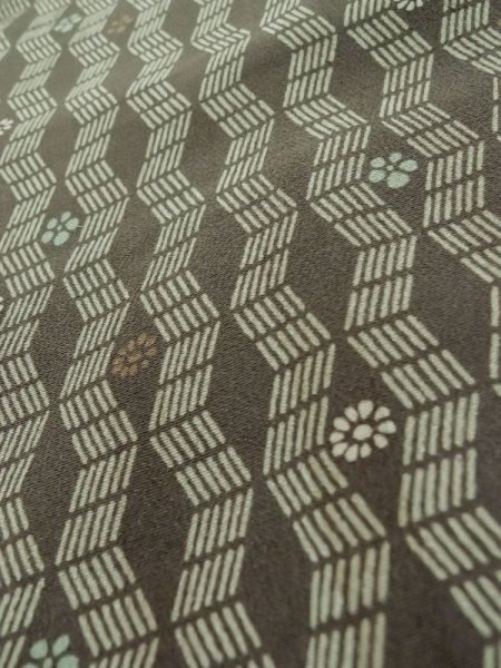 画像8: L0907L  羽織 女性用着物  シルク(正絹) 淡い 灰色がかった 茶色, 花 【中古】 【USED】 【リサイクル】 ★★☆☆☆ (8)