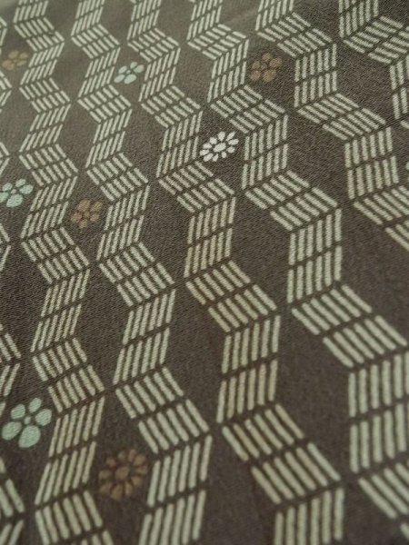 画像9: L0907L  羽織 女性用着物  シルク(正絹) 淡い 灰色がかった 茶色, 花 【中古】 【USED】 【リサイクル】 ★★☆☆☆ (9)