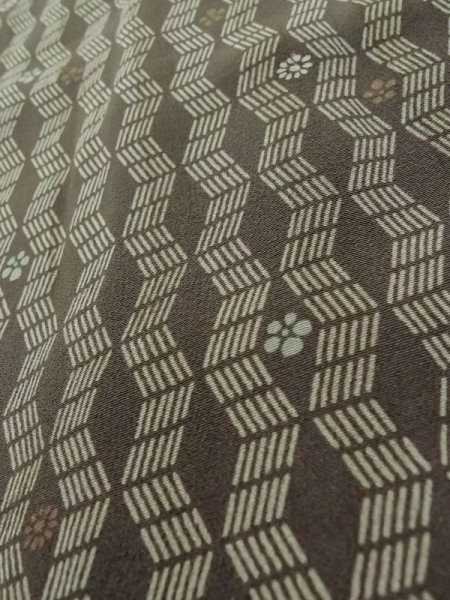 画像10: L0907L  羽織 女性用着物  シルク(正絹) 淡い 灰色がかった 茶色, 花 【中古】 【USED】 【リサイクル】 ★★☆☆☆ (10)