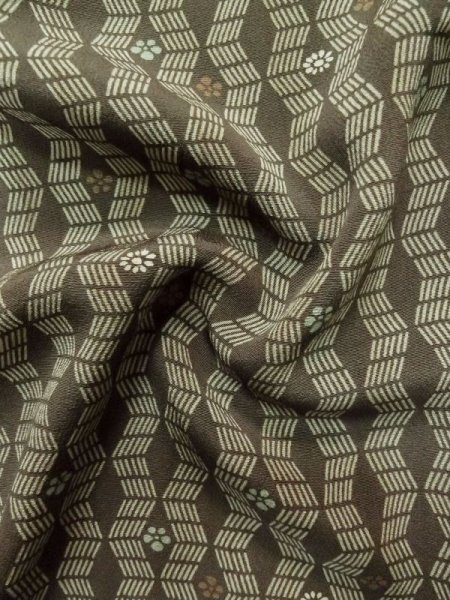 画像12: L0907L  羽織 女性用着物  シルク(正絹) 淡い 灰色がかった 茶色, 花 【中古】 【USED】 【リサイクル】 ★★☆☆☆ (12)