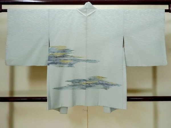 画像2: L0907Q  羽織 女性用着物  シルク(正絹)  淡い 水色, 抽象的模様 【中古】 【USED】 【リサイクル】 ★★☆☆☆ (2)
