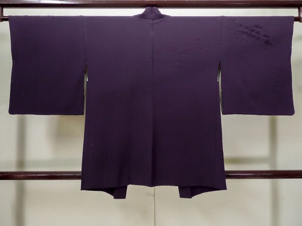 画像2: L0907U  羽織 女性用着物  シルク(正絹)  深い 紫色, 抽象的模様 【中古】 【USED】 【リサイクル】 ★☆☆☆☆ (2)