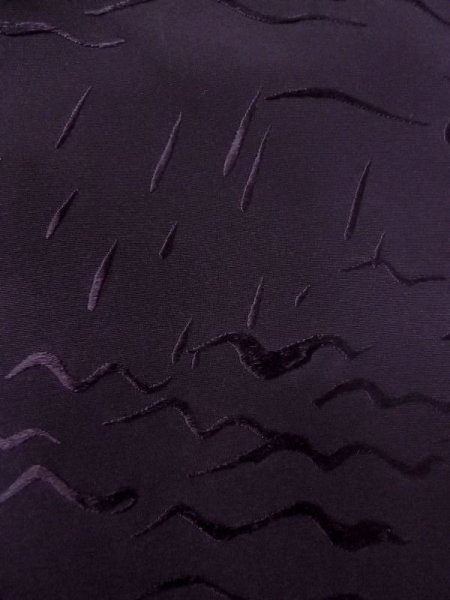 画像8: L0907U  羽織 女性用着物  シルク(正絹)  深い 紫色, 抽象的模様 【中古】 【USED】 【リサイクル】 ★☆☆☆☆ (8)