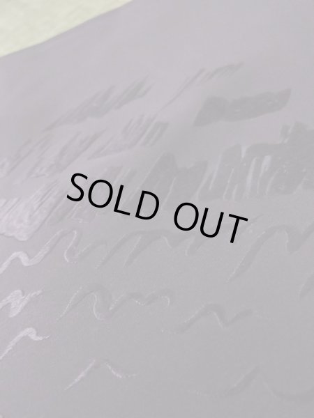 画像9: L0907U  羽織 女性用着物  シルク（正絹）  深い 紫色, 抽象的模様 【中古】 【USED】 【リサイクル】 ★☆☆☆☆ (9)