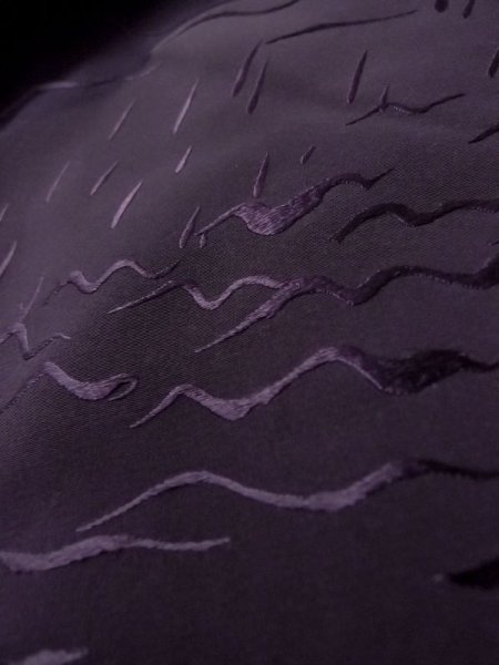 画像11: L0907U  羽織 女性用着物  シルク(正絹)  深い 紫色, 抽象的模様 【中古】 【USED】 【リサイクル】 ★☆☆☆☆ (11)