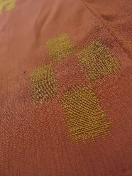 画像8: L0907X  羽織 女性用着物  シルク（正絹） 淡い 赤み 茶色, 抽象的模様 【中古】 【USED】 【リサイクル】 ★★★☆☆ (8)