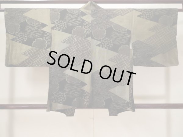 画像2: L0914C  羽織 女性用着物  シルク(正絹)   黒, 花 【中古】 【USED】 【リサイクル】 ★★★☆☆ (2)