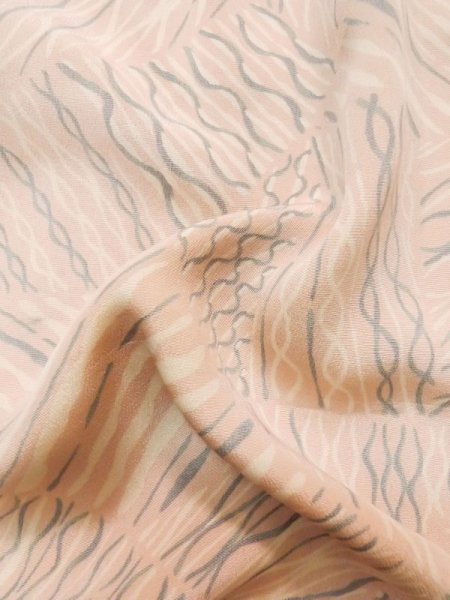 画像12: L0914S  羽織 女性用着物  シルク(正絹)   桃色, 波 【中古】 【USED】 【リサイクル】 ★☆☆☆☆ (12)