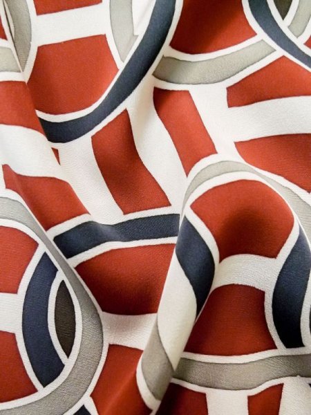 画像11: L0914V  羽織 女性用着物  シルク（正絹）   赤色, 丸 【中古】 【USED】 【リサイクル】 ★★☆☆☆ (11)