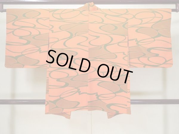 画像2: L0921R Mint  羽織 女性用着物  シルク（正絹）  淡い 橙色, 抽象的模様 【中古】 【USED】 【リサイクル】 ★★★★★ (2)