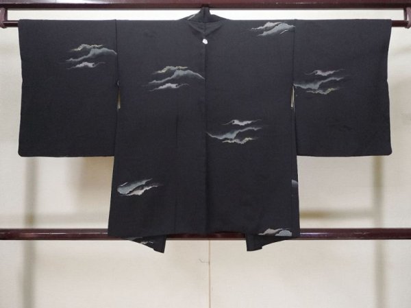 画像2: L0921Z  羽織 女性用着物  シルク(正絹)   黒, 山 【中古】 【USED】 【リサイクル】 ★★★★☆ (2)