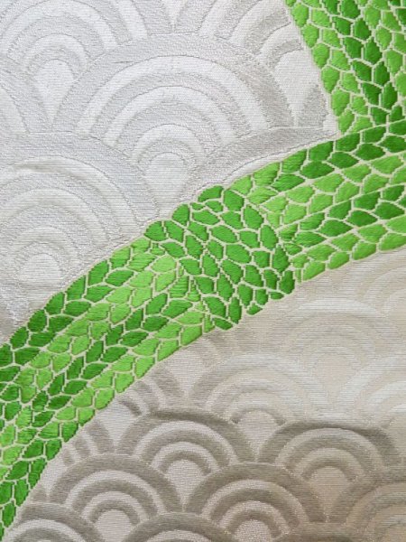 画像5: L1005I 袋帯 女性用着物 シルク(正絹)  光沢のある 銀色 青海波 【中古】 【USED】 【リサイクル】 ★★★☆☆ (5)