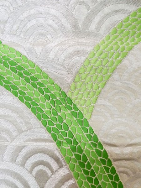 画像6: L1005I 袋帯 女性用着物 シルク(正絹)  光沢のある 銀色 青海波 【中古】 【USED】 【リサイクル】 ★★★☆☆ (6)