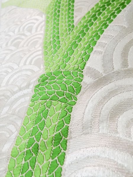 画像8: L1005I 袋帯 女性用着物 シルク(正絹)  光沢のある 銀色 青海波 【中古】 【USED】 【リサイクル】 ★★★☆☆ (8)