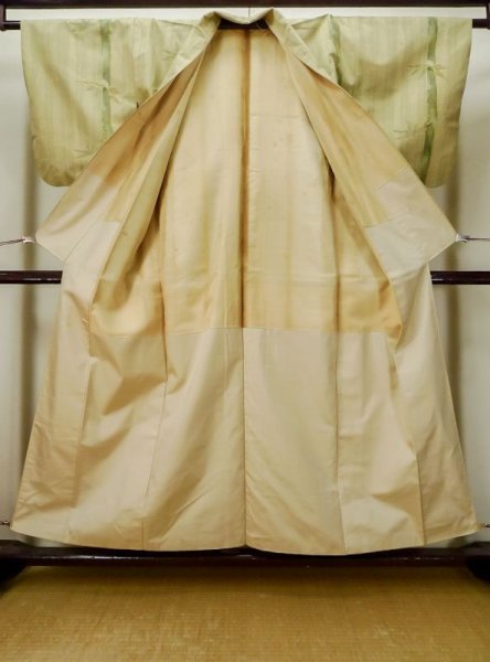 画像2: L1019M  紬 女性用着物  シルク(正絹)   アイボリー, 笹 【中古】 【USED】 【リサイクル】 ★★☆☆☆ (2)