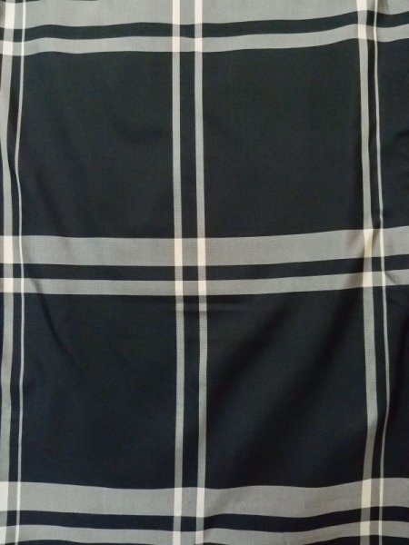 画像4: L1019Q  紬 女性用着物 裏、染み黄変多数 シルク(正絹)   黒, チェック柄 【中古】 【USED】 【リサイクル】 ★★☆☆☆ (4)