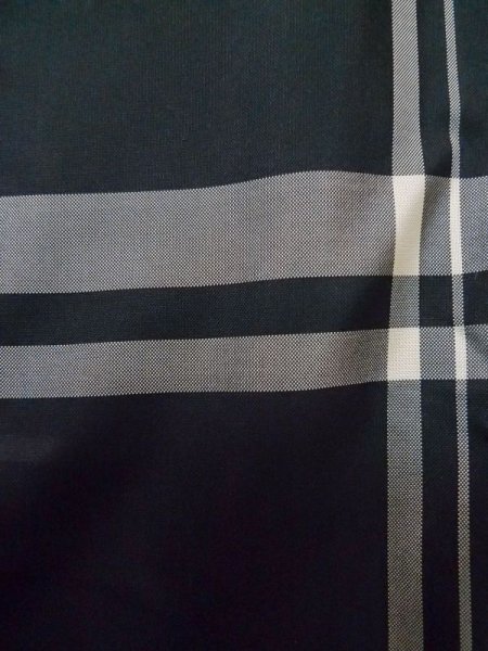 画像6: L1019Q  紬 女性用着物 裏、染み黄変多数 シルク(正絹)   黒, チェック柄 【中古】 【USED】 【リサイクル】 ★★☆☆☆ (6)