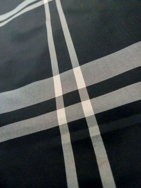 画像7: L1019Q  紬 女性用着物 裏、染み黄変多数 シルク(正絹)   黒, チェック柄 【中古】 【USED】 【リサイクル】 ★★☆☆☆ (7)