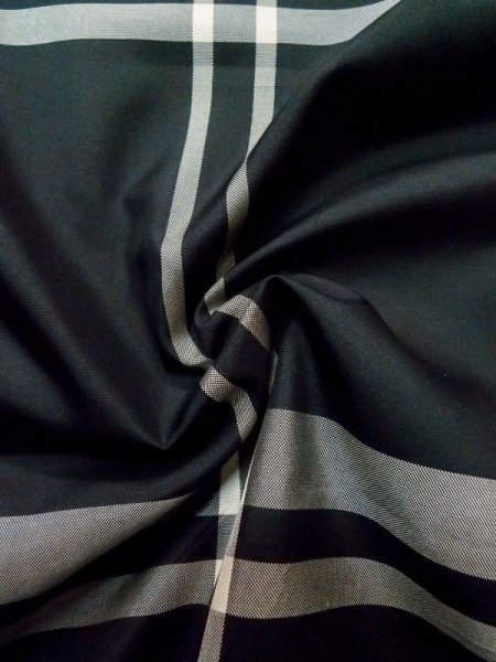 画像9: L1019Q  紬 女性用着物 裏、染み黄変多数 シルク(正絹)   黒, チェック柄 【中古】 【USED】 【リサイクル】 ★★☆☆☆ (9)